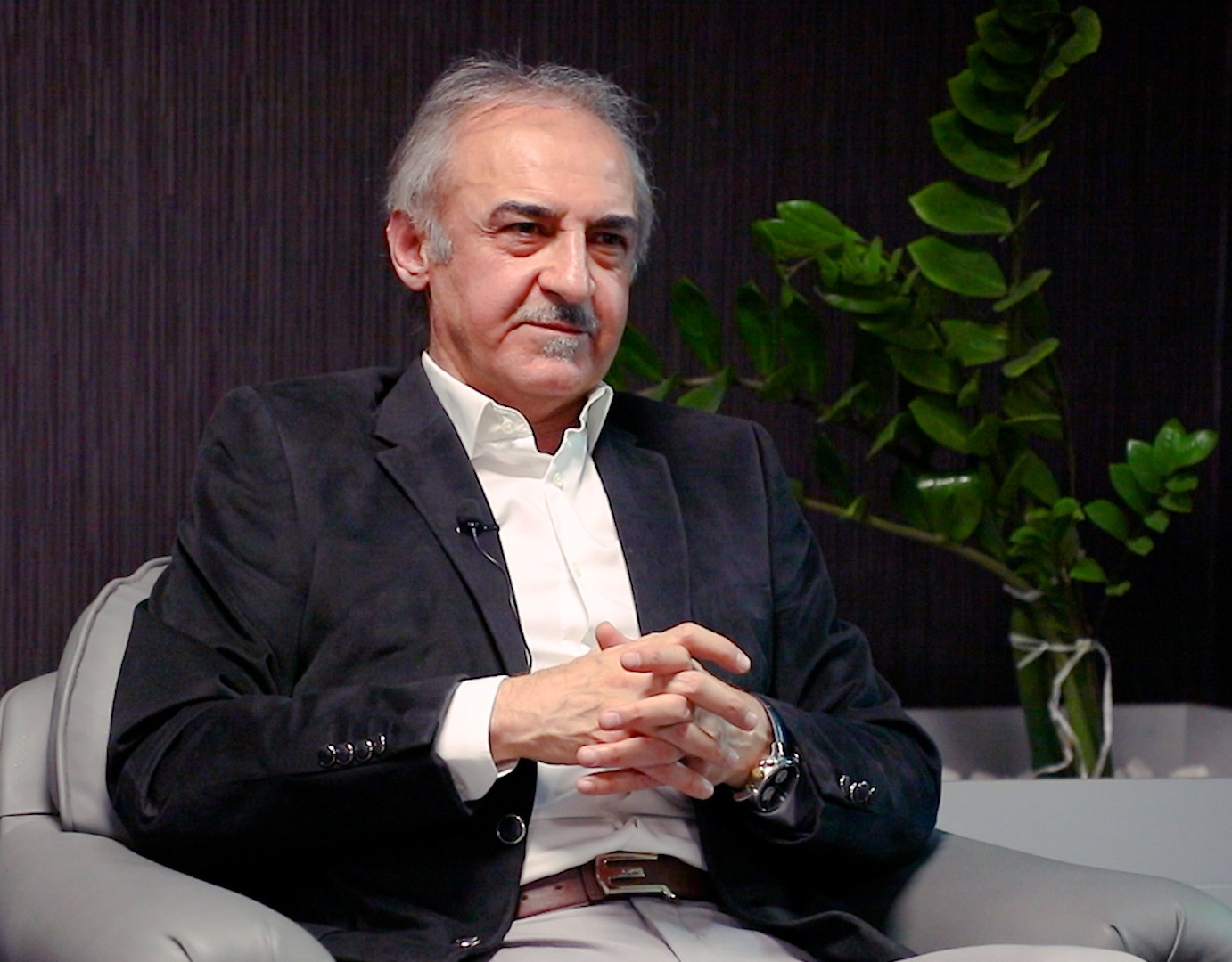 Tehran auction director, Alireza Sami Azar, in an interview with Artchart