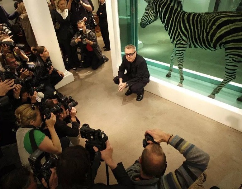 ِDamien Hirst at Sotheby’s auction, 2008.