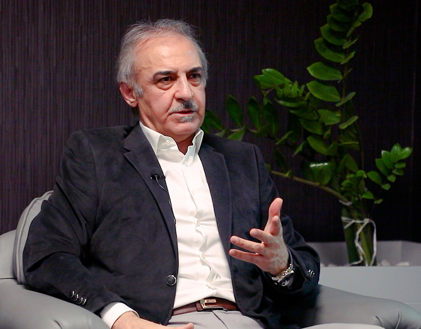 Dr. Alireza Sami Azar, Tehran auction director, in a conversation with Artchart