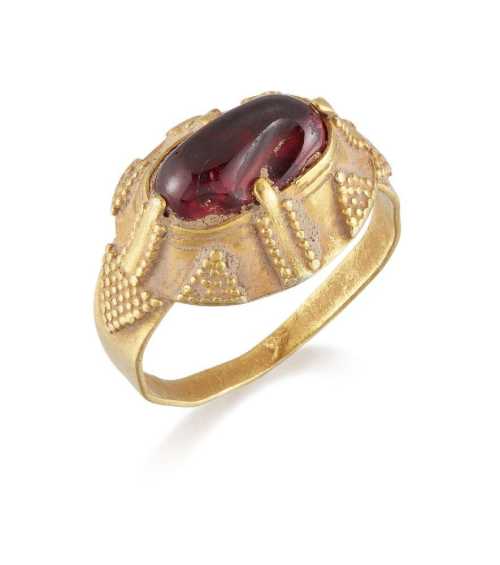 ArtChart | A garnet set gold ring, Iran, 12th-14th century by Unknown Artist